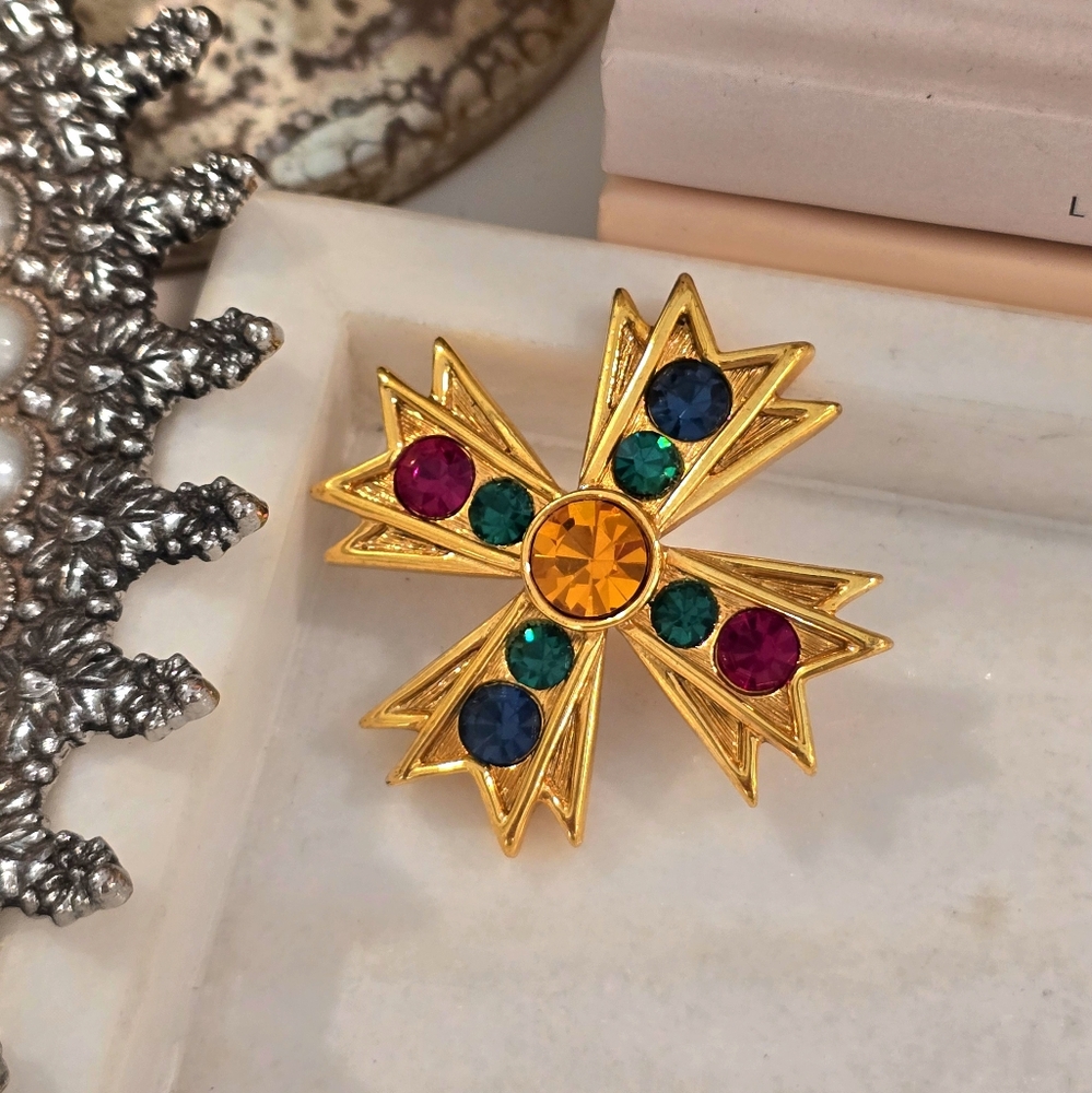 NAPIER Gold Tone Mogul Brooch.